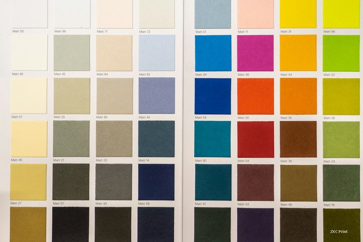 Carta de muestras de color impresas para comprobar los valores de tinta antes de una tirada